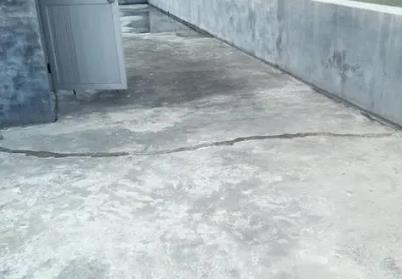 左云楼顶漏水维修公司分享下如何解决卫生间隐蔽部位漏水的问题?